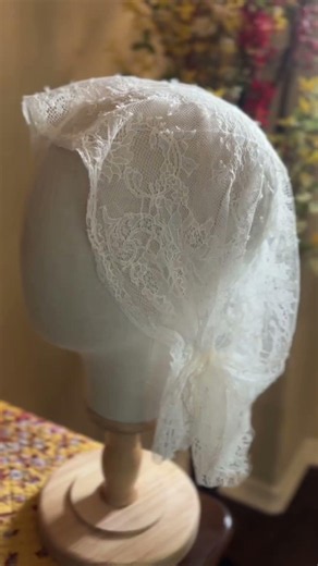 Short Wedding Veils: The Chic Bridal Accessory More Brides Are Falling in Love With #bridalguide