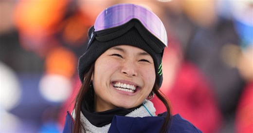 2026 Winter Olympics: U.S. men's hockey begins, Chloe Kim takes silver in halfpipe