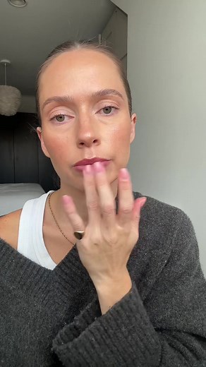 Quick Mom Makeup Routine in 5 Minutes | Sculpted by Aimee