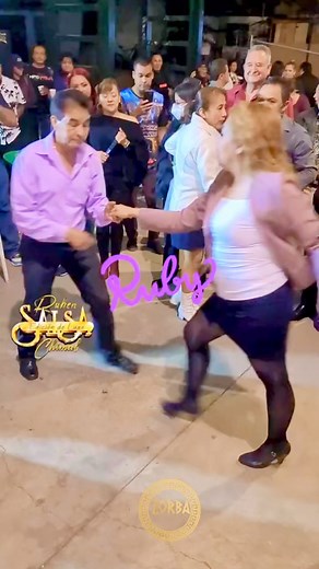 BAILANDO Y GOZANDO 🔥🕺 #baile #virals #latinos #mexicocity #cumbia | Ritmos Tropicales Radio