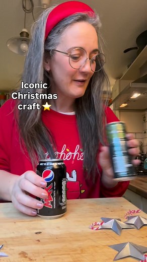 Fizzy pop can stars! Proper iconic Christmas craft 🎄⭐️. I couldn’t love them more 🤭. Give it a go but note they’re a bit sharp. Mine are just for hanging on the tree not playing with so I’m not concerned. If that worries you, or you want to make them with children switch to paper or cardboard instead, the magic still works. ✨🪄 One of my favourites from the archives I get excited to share and see your results too!! Happy creating, much love Clare ⭐️🥫🚮🪛 | Clare Hooper