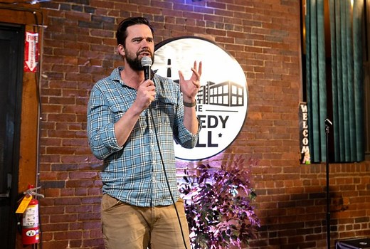 Actor David Walton is podcasting his journey from ‘New Girl’ to Maine comedy clubs