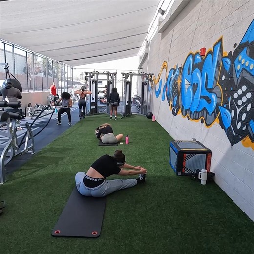 Start strong for just 25¢ and enjoy 30 days FREE. EōS Fitness has everything but excuses. Gym better. Glow up faster. | EōS Fitness