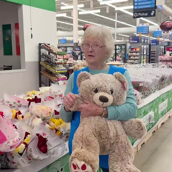 16K views · 475 reactions | The fresh flower arrangements from our store will have you BLOOMING with joyCheck them out ➡️ https://walmrt.us/4jHBiBA. #weloveann | Walmart Ashland - U.S. Route 60 | Facebook