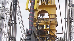 Working under the strongest environmental conditions, yes we can! For the cable installation project at the Race Bank Wind Farm, we designed two trenching machines (Sunfish and Moonfish) to cover the final 8 km of the cable trajectory in the tidal area of the Wash nature reserve, preserving the unique flora and fauna. Did you know each machine only has a ground pressure between 15 and 20 kPa, keeping in mind that a person has an average ground pressure of 30 kPa? It was a true challenge! #janden