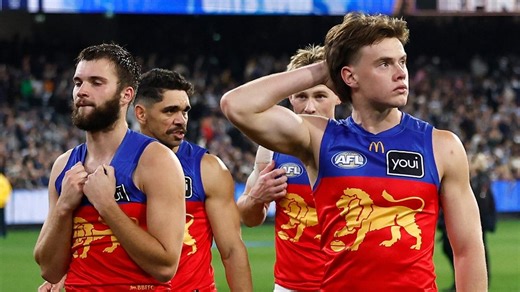 AFL star's hotel room robbed by imposter
