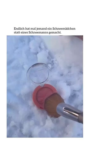 realistic humour on Instagram: "Dieses charmante, 13-sekündige Video zeigt den kreativen Prozess, wie eine Hello Kitty-Schneefigur (ein „Schneemädchen“) erschafft wird. Hier ist eine Zusammenfassung des Inhalts: Der kreative Prozess Das Konzept: Das Video beginnt mit dem Text: „Endlich hat jemand ein Schneemädchen statt eines Schneemanns gemacht“. Es betont die feminine und künstlerische Note dieser klassischen Winteraktivität. Das „Make-up“: Die Erstellerin benutzt einen echten Make-up-Pinsel u