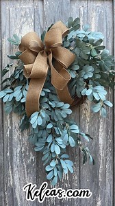 I remember when I first started making wreaths, I thought they had to be packed with florals to stand out. But then I created this Greenery Cascading Wreath, and WOW—it’s been a total game-changer! 🍃 The movement, the texture, the way it flows—it’s elegant, timeless, and truly eye-catching! And only 2 stems for this full look! 📌 Want to make one for yourself? I’ve got the exact supply list ready for you! 📦 Grab your supplies & create your own viral wreath! ➡️https://www.keleas.com/product/gre