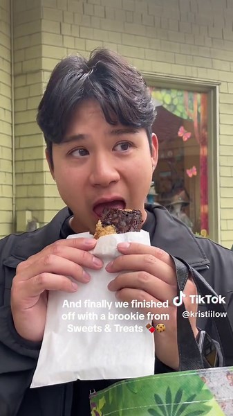 Everything we ate at the San Diego Zoo 🤤✨ @tonton32__ #sandiego #sandiegozoo #food #foodtiktok #zoofood #thingstodoinsandiego #thingstodo #travelvlog