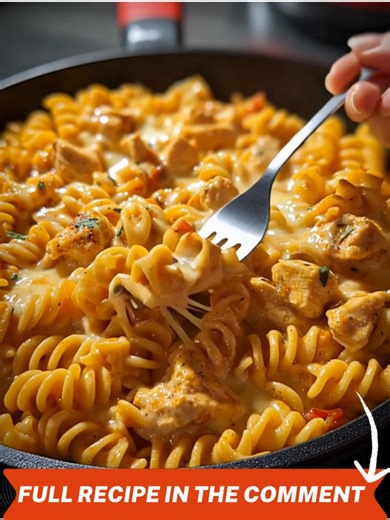 Cheesy Chicken Rotini Skillet Ingredients → Pasta 1 box (16 oz) rotini pasta → Sauce Components 16 oz Velveeta cheese, cubed 1 can (10.5 oz) cream of chicken soup 1 can milk (using empty soup can as measure) ...... Full Recipe in Coʍmеոτ 💬 | Simple easy recipes