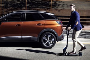 Pas donnée la trottinette du Peugeot 3008 !