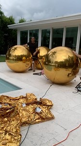 76K views · 69K reactions | Shop Bigshinyballs.com 睊 #sculpture #artgallery #oddlysatisfying #artist #Artstudio #artinstallation | Big Shiny Balls | Facebook