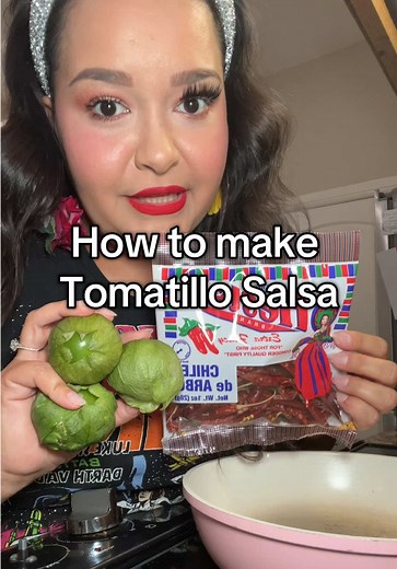 Easy Salsa #tomatillosalsa #mexicansalsa #annettefreckles | tomatillo