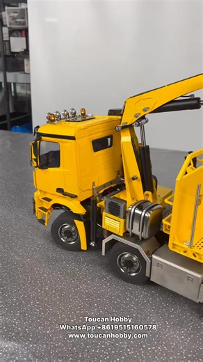 Bring in the 10x10 hydraulic roll off dump truck with timber flat bed attached and crane fly job extension 😃🤩🤯 #Toucanhobby #RCmodel #custom #custom #RCAddicts #transmitter #controller #rc #crane #truck #dumper #dumptruck #rolloff | Toucanhobby RC Model