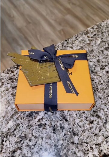 Louis Vuitton Phone Holder: The Ultimate Travel Accessory? 😍