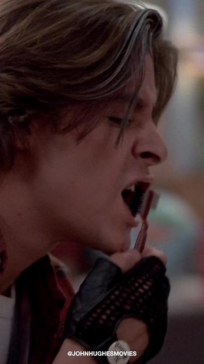Bender brushing his teeth with Claire’s eyebrow brush 😂 #thebreakfastclub #johnbender #clairestandish #johnhughesmovies #johnhughes