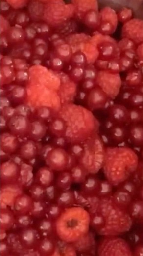 Delicious! Jam with raspberries and currants.