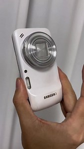 Experience the optical zoom of a phone from twelve years ago. #Samsung #SamsungS4Zoom #MobileTelephoto | Trendy Tech Review