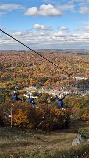 Besties, fall foliage, and zip lining. 🍁 📍 @Camelback Resort in Tannersville, PA #PoconoMtns #VisitPA #TravelInspiration #FallVibes