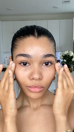 April Buckles on Instagram: "A @milkmakeup morning to help with my acne spots 💙 Highlighter: Bionic Glow in “Virtual” Bronzer: Bionic Bronzer in “Time travel” Blush: Bionic Blush in “Teleport” Mascara: @milk ‘s Rise Lippie: Bionic Blush in “Infinity” #risemascara #milk #milkmakeup"