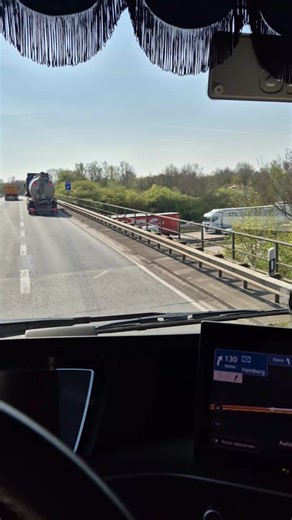 Volvo Abrollkipper Truck in Traffic