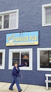 Pete’s Parkside Pub in Delavan, Wisconsin has an indoor golf simulator and a lot more than you might expect. #delavanwisconsin #indoorgolf #wisconsintravel | Visit Delavan