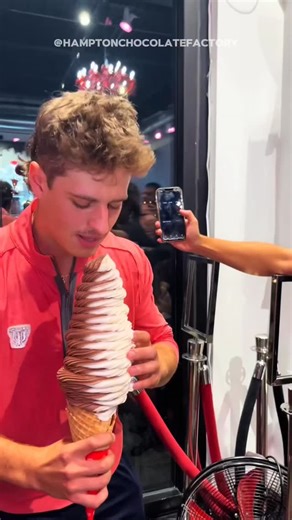 Crazy Giant Icecream Business Idea l #reel #icecream #facebook #businessowner #businessgrowth #businessmindset #usashorts #usasidehustle #usastartups #usabusiness #newyork #icecream | EarnFun