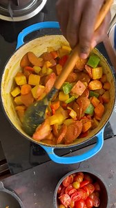 Transform your Choma Sausages into my spicy, hearty and filling Kenchic Hungarian Sausage Curry full of meaty delicious flavors complemented with vegetables and potatoes for a thick stew. Serve this over rice, chapati, naan or even bread because #KilaBiteInaSlap | The Roaming Chef