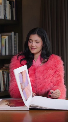 308K views · 5.8K reactions | Kylie Jenner defiende su look de la boda de Hailey y Justin Bieber  | Vogue España | Facebook