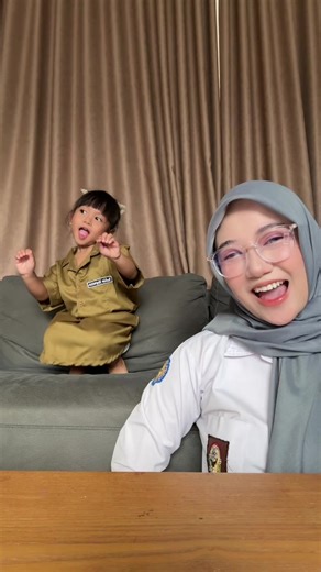 Ibu Guru Ruhie: Lebih Kalem dan Inspiratif