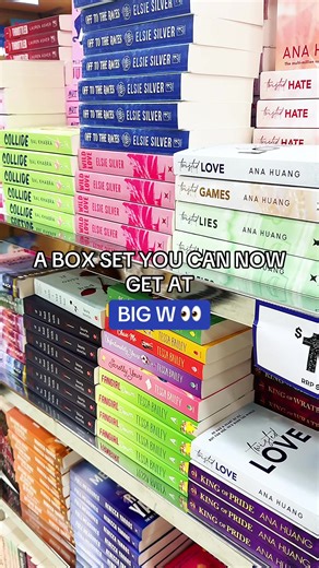 the windy series box set is here 🩵🩷🧡💜❤️ question is do i now upgrade to these spines or not?! #windycityseries #liztomforde #bookboxset @BIG W Australia @Hachette Books ANZ