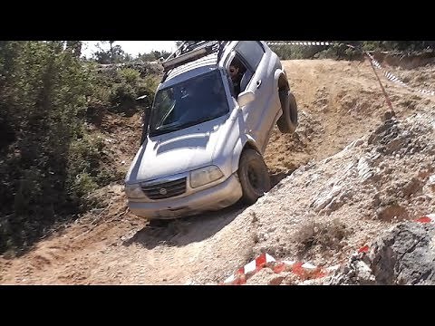 Suzuki Grand Vitara off road