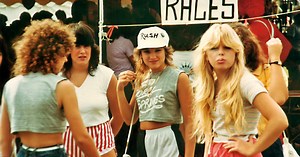 29 Vintage Photographs of American Teen Girls in the 1980s