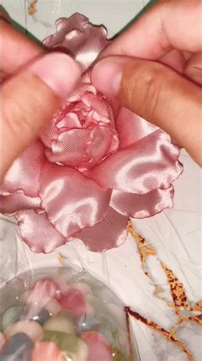 สอนทำดอกกุหลาบ​จากริบบิ้นผ้า​ #กุหลาบ​ #ริบบิ้น