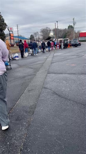 Long line for propane gas at ACE hardware boiling springs South Carolina # winter storm ❄️❄️❄️❄️