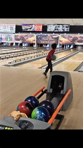 William J Ball (@williamjball)’s videos with Chelsea Dagger - Ice Warriors