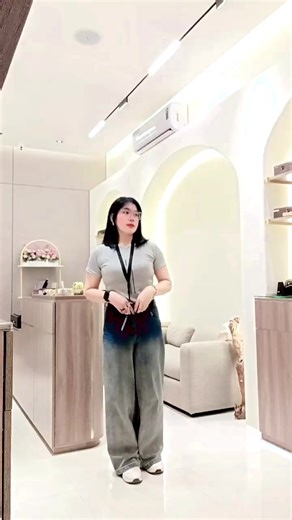 ‏Waiting for costumers la🤔😁