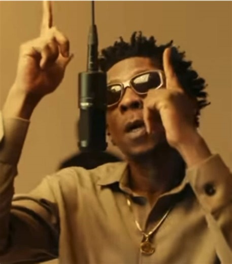 R2BEES Unveils New Visualiser for 'Awurade Aye'