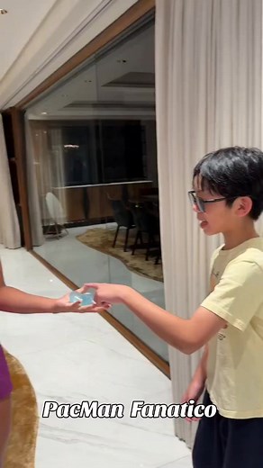 Queen Elizabeth Meets Manny Pacquiao