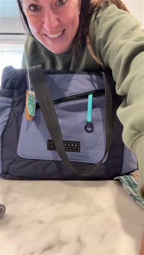 BAGSMART Travel Bag Excellent fabric choice: This duffle bag is made of durable and water-resistant material. It keeps your gear dry even in inclement weather or accidental spills. The carefully crafted seams and zippers ensure its durability.Our travel bags for women has a 26L(18 x 12.5 x 7 inches) capacity, enough for 2-3 days of travel gear. It also includes 1 storage pocket for toiletries and 1 retractable padded shoulder strap. Extra-Large Zipper Opening: This travel duffel bags features a 