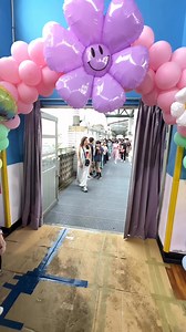 🎓#中正國民小學第47屆畢業典禮🎓 6月12日是中正國小重要的日子， 也是學長姐們人生中的第二次畢業典禮。 恭喜畢業生🧑‍🎓🎉， 完成了你們階段性的里程碑， 爾後又要轉往新的里程碑去。 畢業， 是人生中的重要時刻， 也是一個新的開始。 願在未來的日子裡， 你們能成為一個 有知識、有智慧、有品德的人。 願你們能為自己的人生版圖上， 多添加一些色彩，多添加一些圖騰； 讓自己的求學過程中，心中不遺憾。 祝福你們鵬程萬里、畢業快樂🎉🌻👏 也感謝所有工作人員的支援， 活動才能圓滿順利完成！ #新店中正國第47屆畢業典禮 #新店中正國小家長會 🎓畢業生進場 https://youtu.be/gChlcxVjl4s?feature=shared 🎓畢業生樂團 https://youtu.be/08BMbv2GQmk?feature=shared 🎓校長、貴賓致詞 https://youtu.be/0FPgqLy-D7A?feature=shared 🎓頒發畢業證書 https://youtu.be/zT5qFNYDz0Y?feature=shared 🎓頒獎 https:/