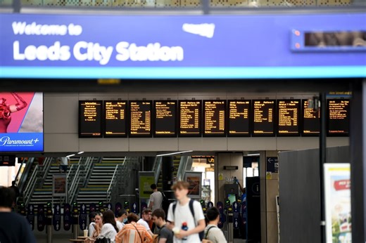 Leeds Station closure update after train 'signalling' fault as passengers hit by hours of chaos and confusion