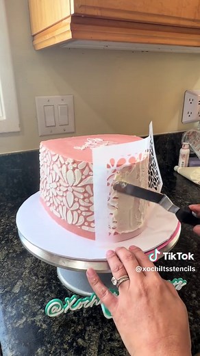 How to Use a Cake Stencil Effectively