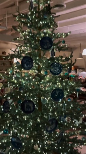 The best Christmas trees are the ones that tell a story. Filled with your favorite colors, collected pieces, and little things that make you smile every time you look at them. For Sycamore Salvage, you know it had to be all blue and white everything, finished with a generous dose of tinsel. | Sycamore Salvage