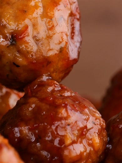 Easiest NYE Appetizer: Grape Jelly Meatballs