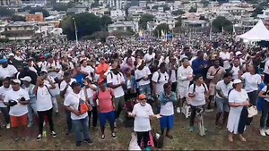 La cérémonie d'ordination épiscopale de Mgr Jean Michaël Durhône vient de pendre fin au Monument Marie Reine de la Paix, à Port-Louis. Mgr Jean Michaël Durhône revient le nouvel du diocèse de Port-Louis. Voici un extrait de la cérémonie qui a attiré une forte affluence. Images : Jean-Marie St-Cyr | Defimedia.info