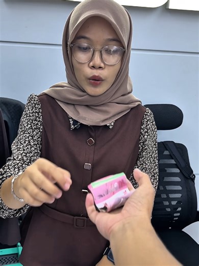 Pov: Lo beli setup Logitech di Sentral Komputer tapi harganya bikin syok. Murah banget woy! 😭💸 Cukup beli laptop apa aja, langsung bisa tebus murah Mouse & Keyboard Logitech. Sikat promo Awal Tahun sekarang! 🔥 #SentralKomputer #Logitech #PromoGadget #TebusMurah #fyp