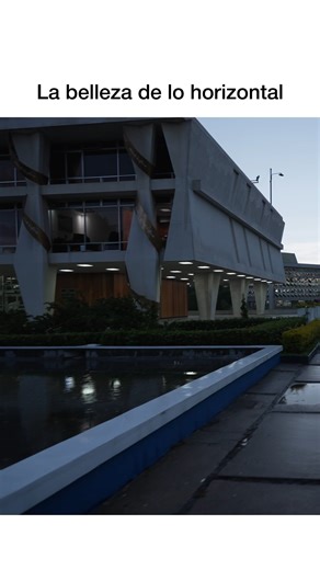 COTAPAREDES Arquitectos on Instagram: "LA USAC POR DENTRO: Arquitectura Moderna, Plazas Mayas y Memoria Estudiantil Ve a ver el video completo AQUÍ: https://www.youtube.com/watch?v=UFafU7TSH5o Hoy recorremos la Ciudad Universitaria de la USAC desde dentro, acompañados por estudiantes de arquitectura. Su trazo de plazas, patios y edificios horizontales reinterpreta el Movimiento Moderno desde una lógica inspirada en las ciudades mayas, articulando vida académica y memoria estudiantil. #USAC #mode