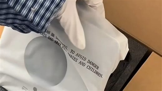 飞傲D8台式解码器，发烧级音质，低延迟响应，适用于家庭Hi-Fi音乐欣赏与游戏场景，连接稳定清晰，提升听觉体验。