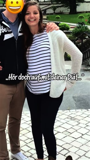 „Du mit deiner Diät – das wird doch eh nix. Iss lieber richtig. Du bist Mama, da wiegt man eben mehr. ➡️ Das sind die Stimmen, die ich jahrelang gehört habe. 30 Kilo später weiß ich: Sie hatten Unrecht. Ich bin alleinerziehende Mama von drei Kindern. Ich komme aus toxischen Beziehungen. Ich hatte wenig Zeit – aber einen großen Willen. Ich habe angefangen. Nicht perfekt. Nicht leicht. Aber konsequent. ✨ Proteinfasten ✨ Bewegung ✨ Homeworkouts (ja, ich hab im Wohnzimmer geschwitzt – danke an Pamel